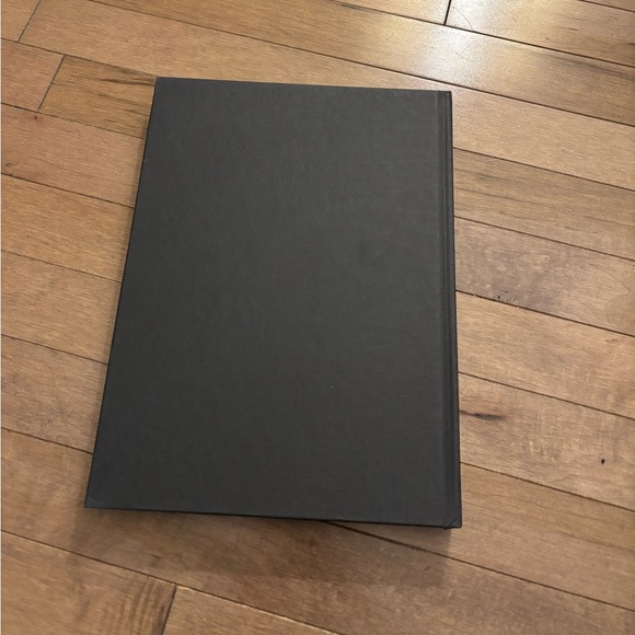 Alberto Pinto “Moderns” Coffee Table Book - Picture 5 of 7